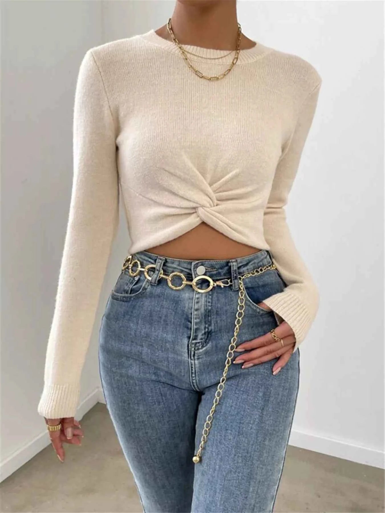 Twisted Front Cropped Knit Top for Stylish and Comfortable Wear
